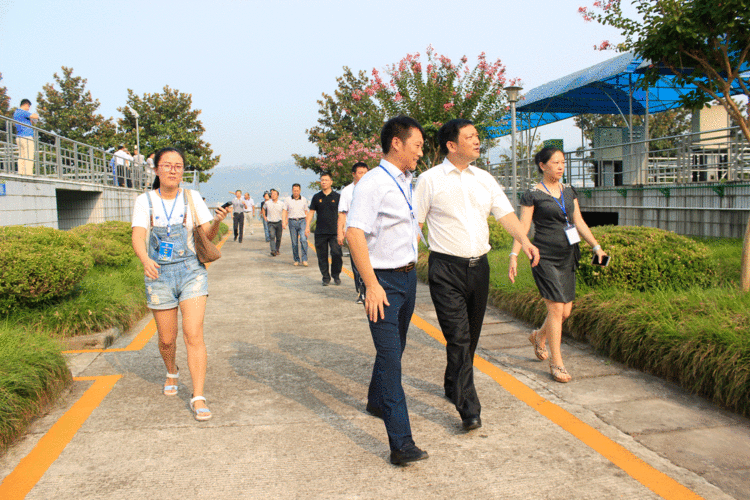 宜賓市市長杜紫平到清源水務(wù)集團(tuán)考察調(diào)研